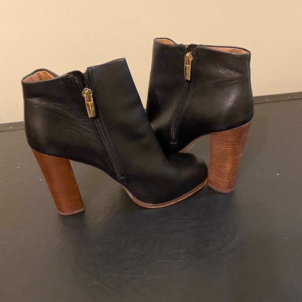 Vince Camuto Black Ankle Boots w/ Brown 4” Heel Round Toe side Zipper, Size 8.5M